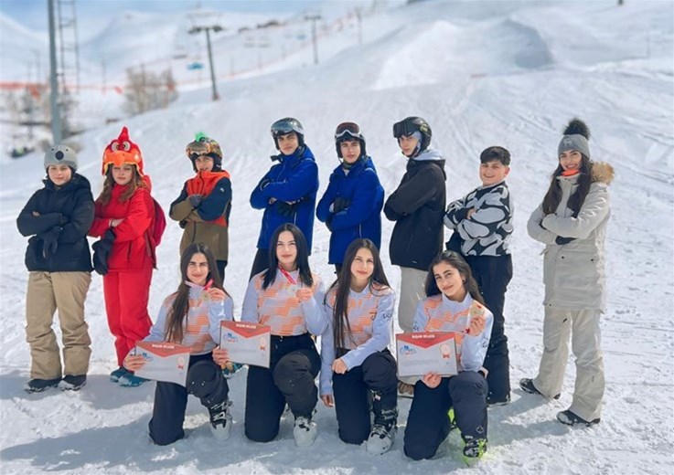  Okullar Türkiye Şampiyonası'nda Erzurum Palandöken Dağı'nda Snowboardcularımızdan Büyük Zafer