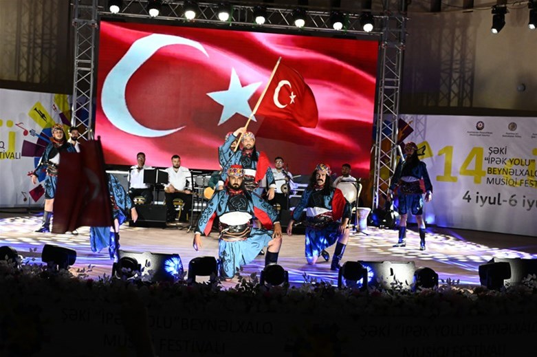 Azerbaycan Şeki’de Sivas Gençlik Merkezi Rüzgarı Esti: 14. “İpek Yolu” Uluslararası Müzik Festivali Coşkuyla Başladı