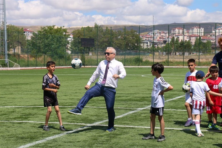Valimiz Sayın Yılmaz Şimşek GSB Spor Okulları Antrenmanlarını Ziyaret Etti