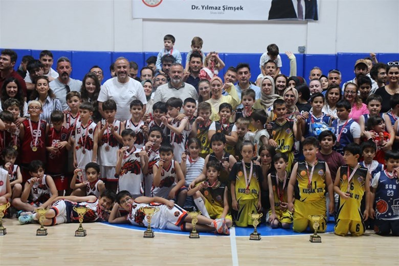 Minik Basketbolcular Sezonu Tamamladı