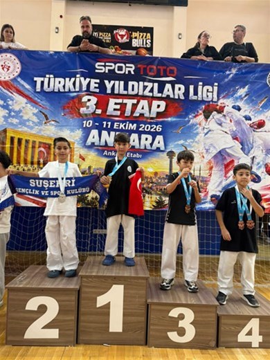 Sivaslı Karatecilerden Ankara’da Tarihi Başarı: 17 Final, 17 Madalya!